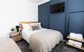3 Bedroom House In Port Talbot With Parking, Ideal For Contractors